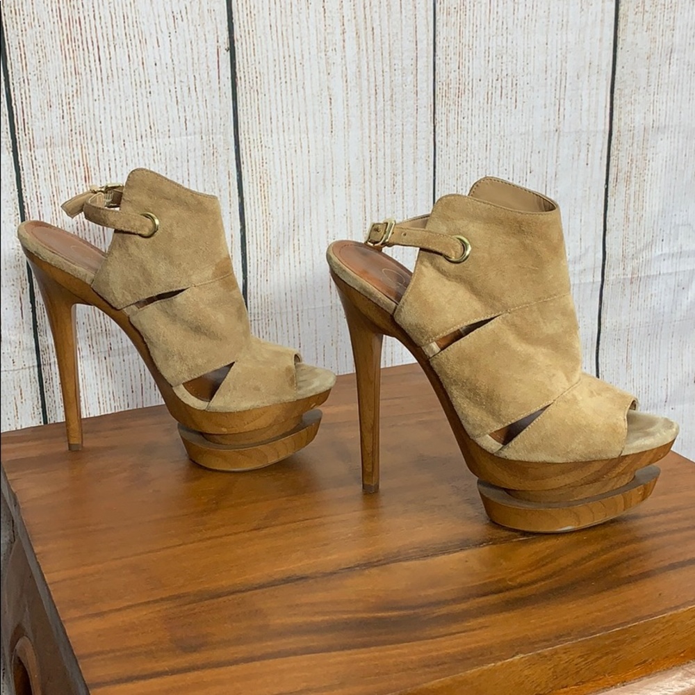 Jessica Simpson heels